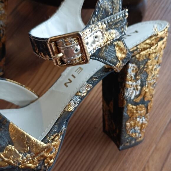 Anne Klein Gold Lalima  Rose Brocade Sandals - Picture 7 of 15